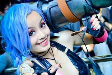 CR01将由著名美女coser洛染主持！！