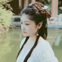 洛